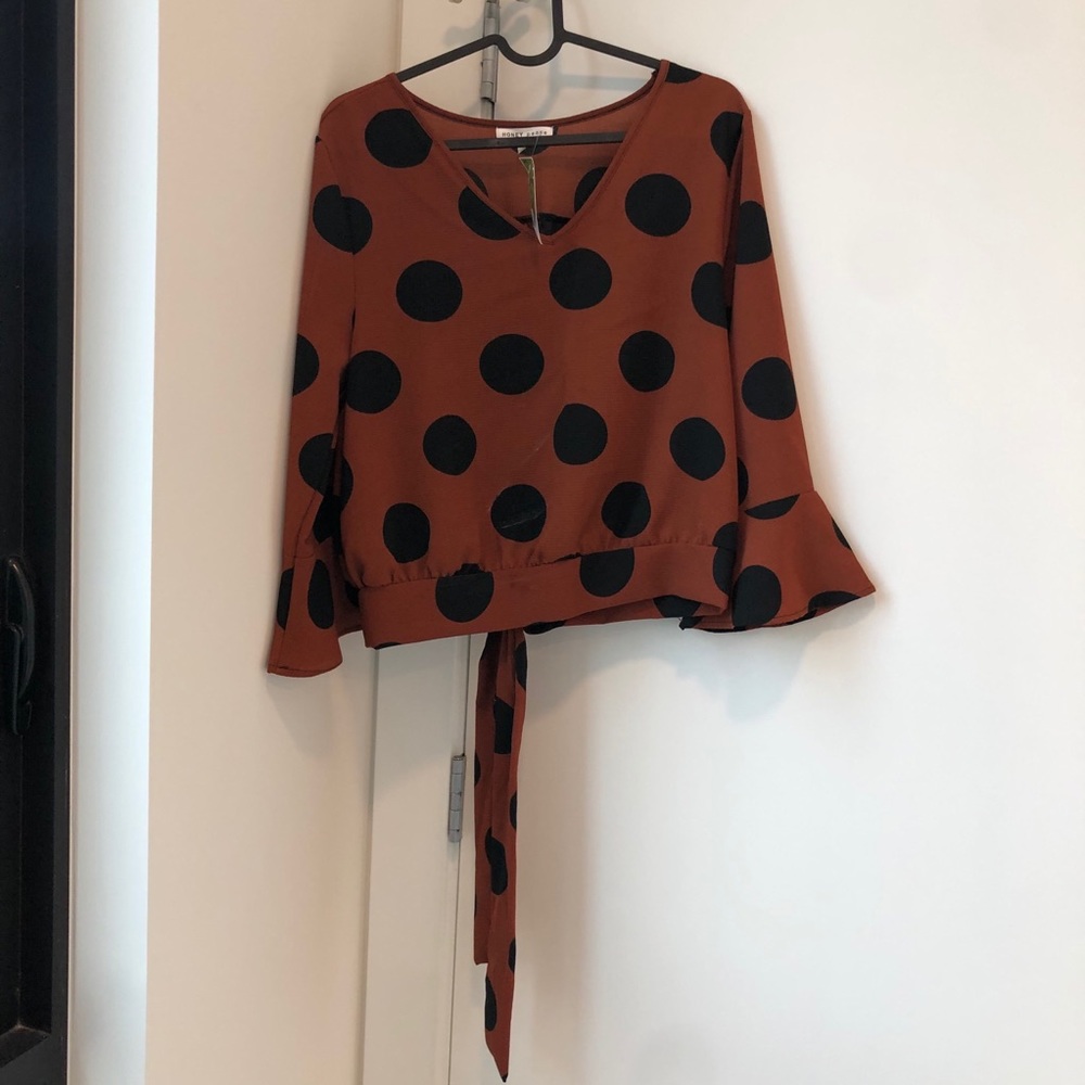 Clay and black polka dot top